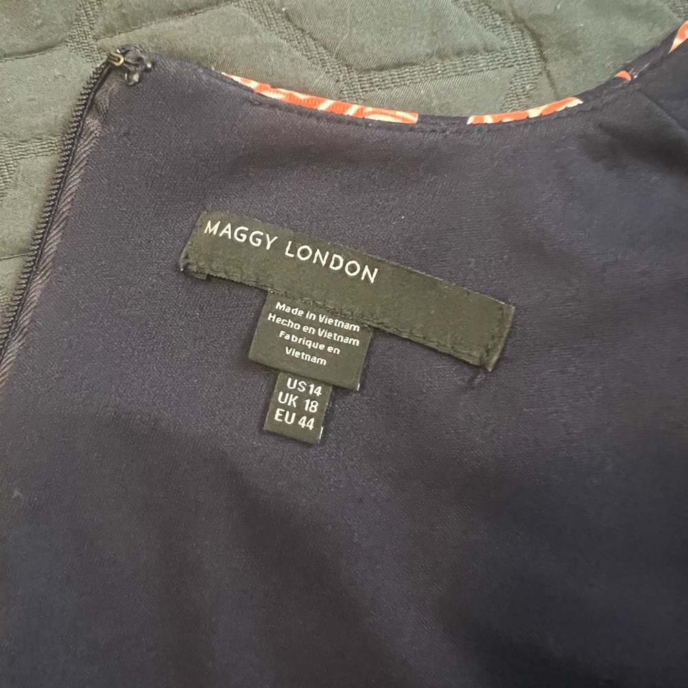 Maggy London Tatum Scuba Knit Dress. Gently Worn. Size 14 - Picture 5 of 7
